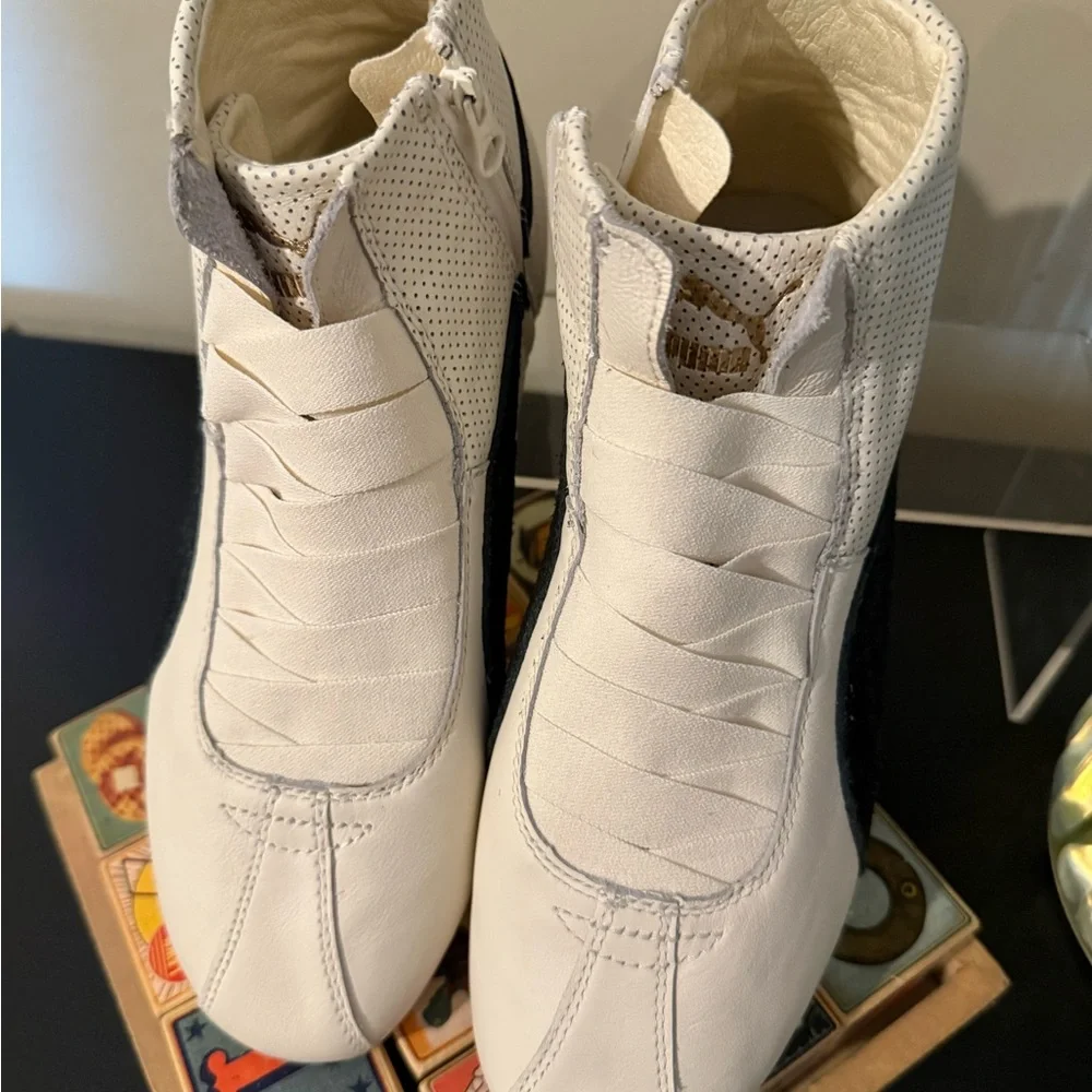 NWOT Puma White Perforated Sneakers Size 6 - Picture 3 of 4